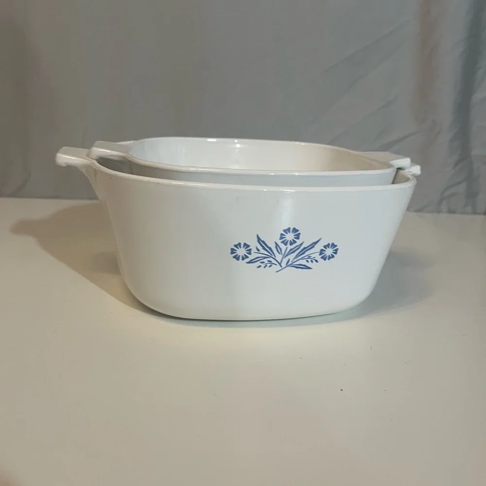 Vintage 1965 Corningware White Baking Dish with Blue Corn Flowers 2 1/2 QT
